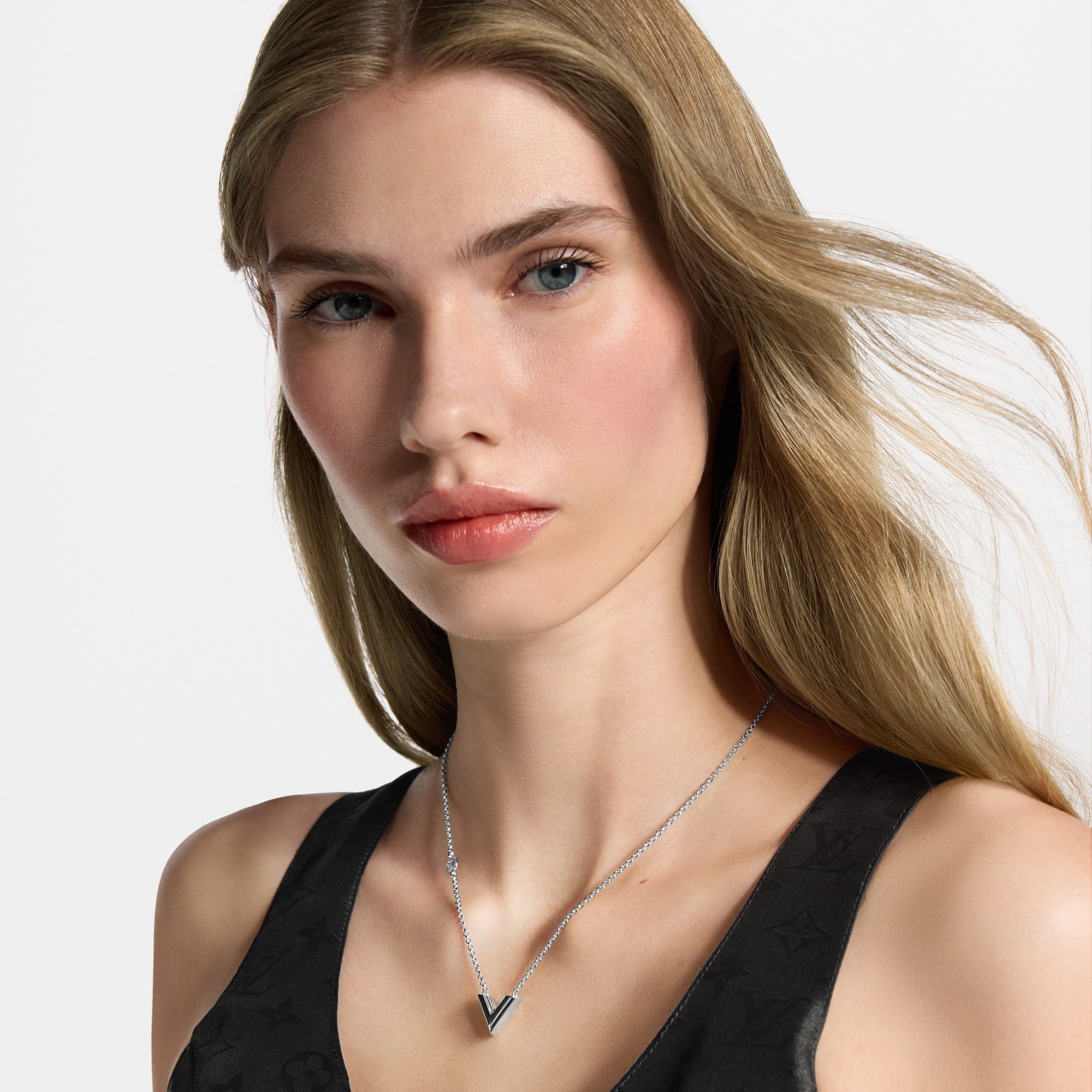 Essential V Supple Necklace . - Fashion Jewellery | LOUIS VUITTON